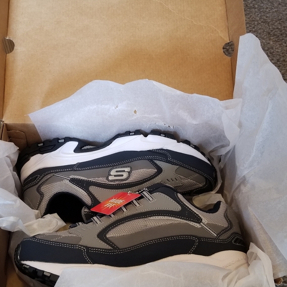 NEW Men's Skechers Stamina w/ Memory Foam Size 8 - Picture 2 of 5